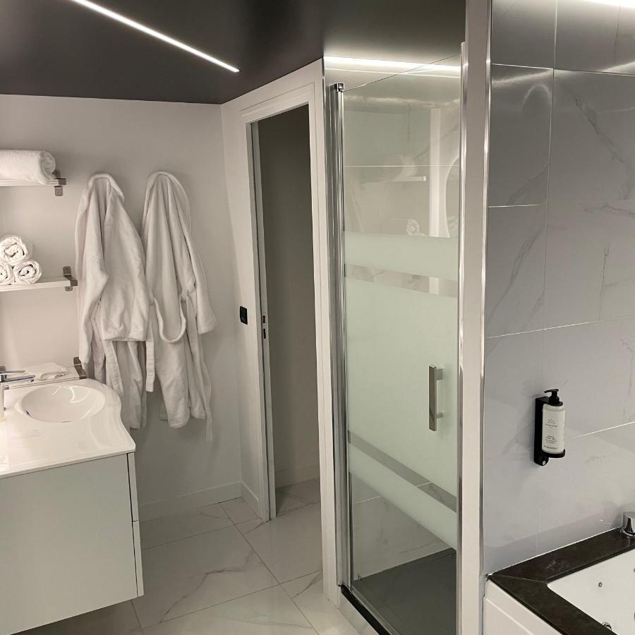 Hotel Le Sainte Jeanne Cormeilles-en-Vexin Esterno foto